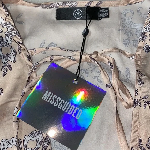 MISGUIDED Satin Floral Bodysuit-Blush - Picture 9 of 14